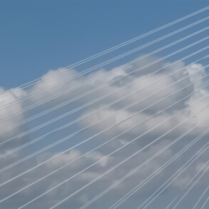Erasmusbrug in Rotterdam, Nederland (architect: Ben van Berkel - UNStudio) LOOKING UP