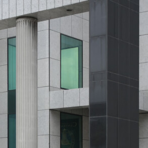 Lawson E. Thomas Courthouse Center in Miami, VS PILLARS