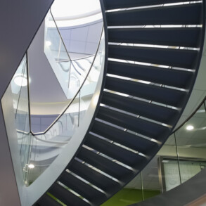 FEM gebouw van de HAN in Nijmegen, Nederland (architect: LIAG architecten en bouwadviseurs) STEPS