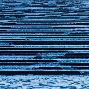 Fondation Louis Vuitton in Parijs, Frankrijk (architect: Frank Gehry) TERRACED WATERFALL